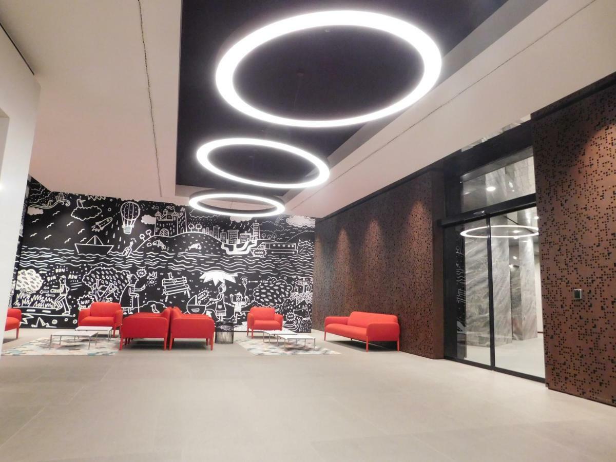 Panorama City - Spacious Apartment Near Eurovea ブラチスラヴァ エクステリア 写真